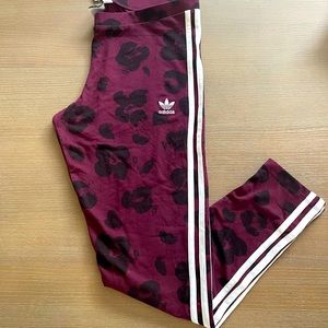 ✨NWT✨ Adidas Originals Allover Print Leggings